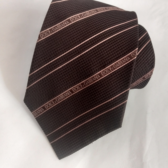 Dolce & Gabbana 100% Silk Peek A Boo Iconic monogram textured tie - Picture 12 of 14